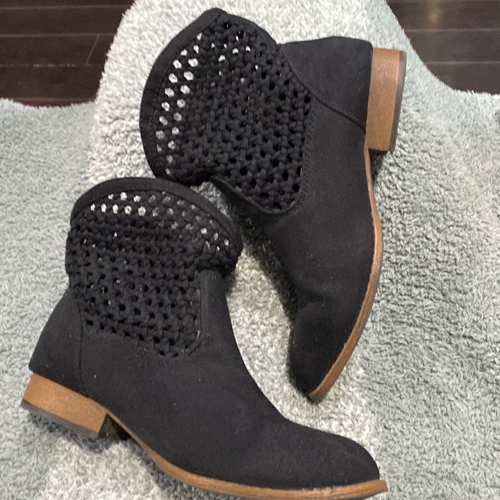 Mossimo crochet top Black booties
